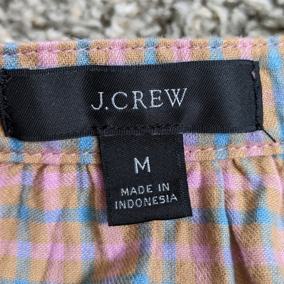 ✨3/$15  J Crew pink blue plaid ruffle long sleeve button up M - Picture 6 of 9